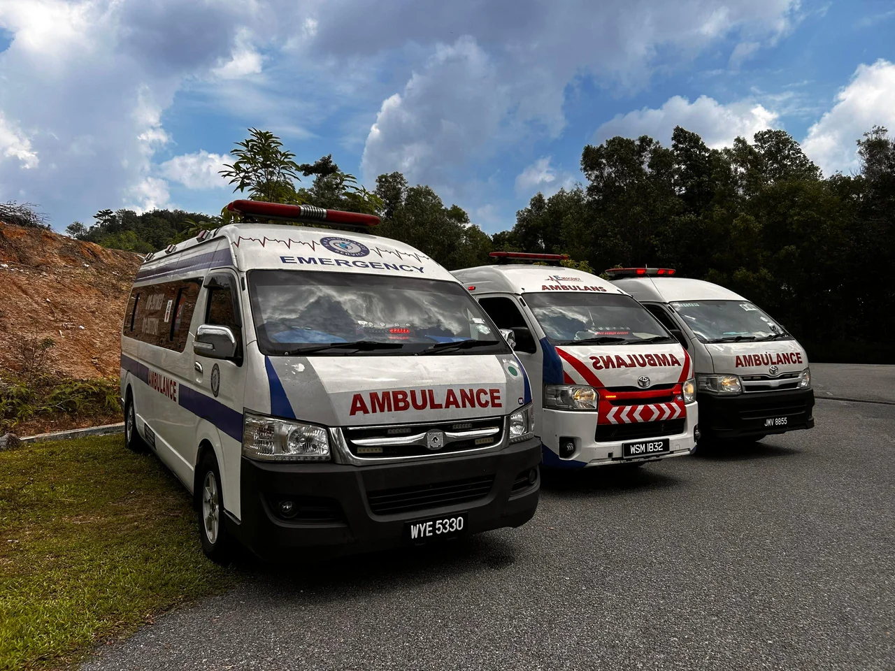 Barisan ambulans SHA.